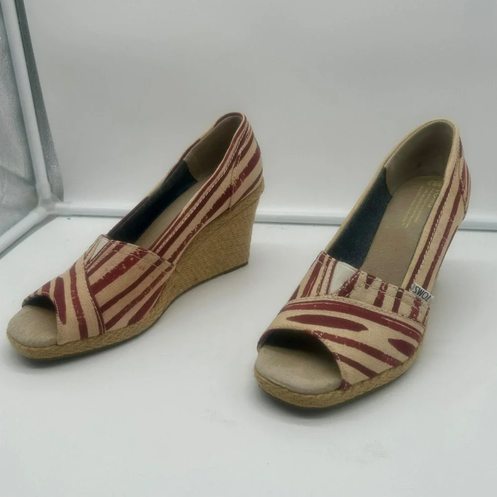 Toms Wedge Espadrilles Shoes Women 8.5 Tan‎ Beige Red Stripe Pep Toe Slip On